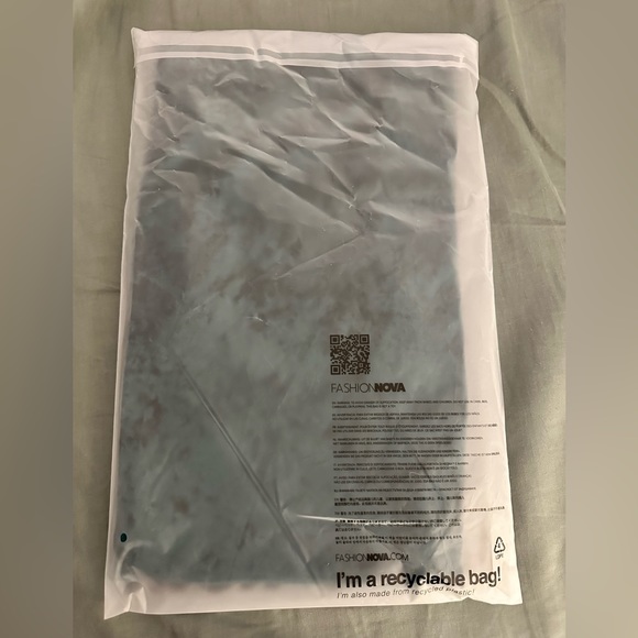 โผ๏ธ SOLD โผ๏ธ๐ Fashion Nova Step On The Scene Velvet Midi Dress - Hunter - NWT ๐ - Picture 7 of 7